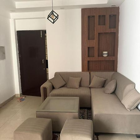 Visitor Stop Greater Noida Exterior photo
