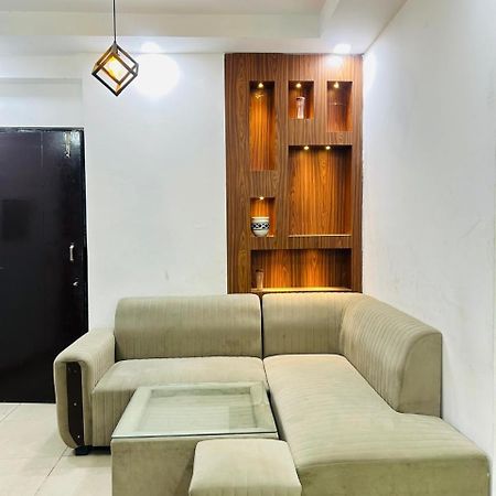 Visitor Stop Greater Noida Exterior photo
