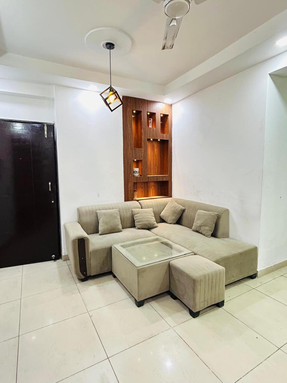 Visitor Stop Greater Noida Exterior photo