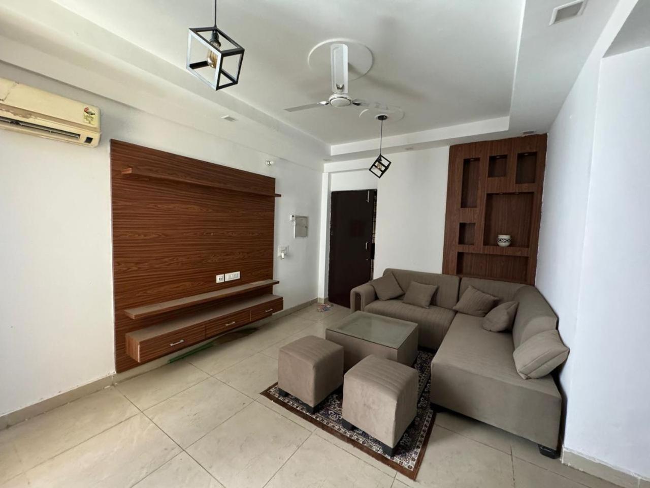 Visitor Stop Greater Noida Exterior photo
