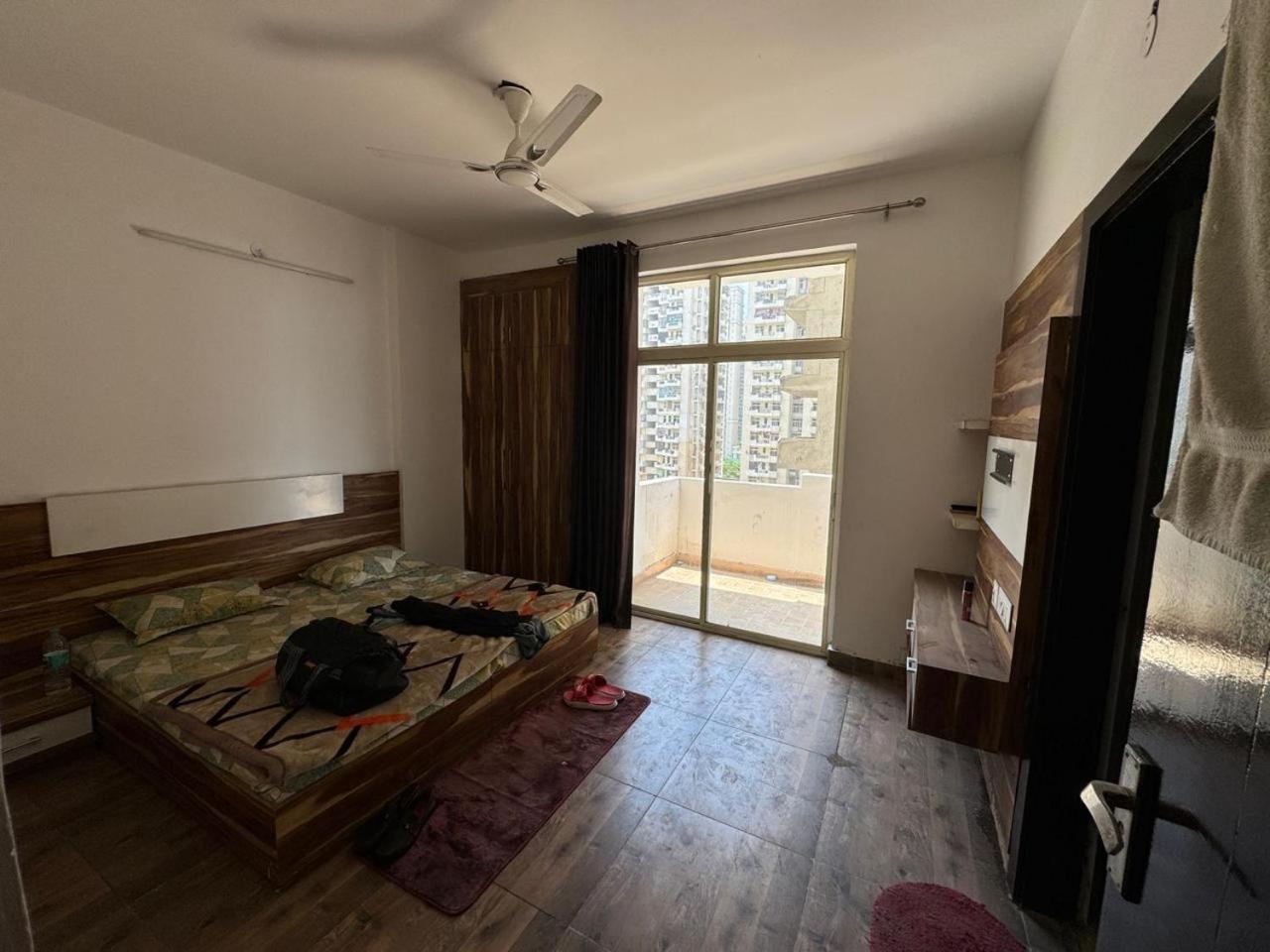 Visitor Stop Greater Noida Exterior photo